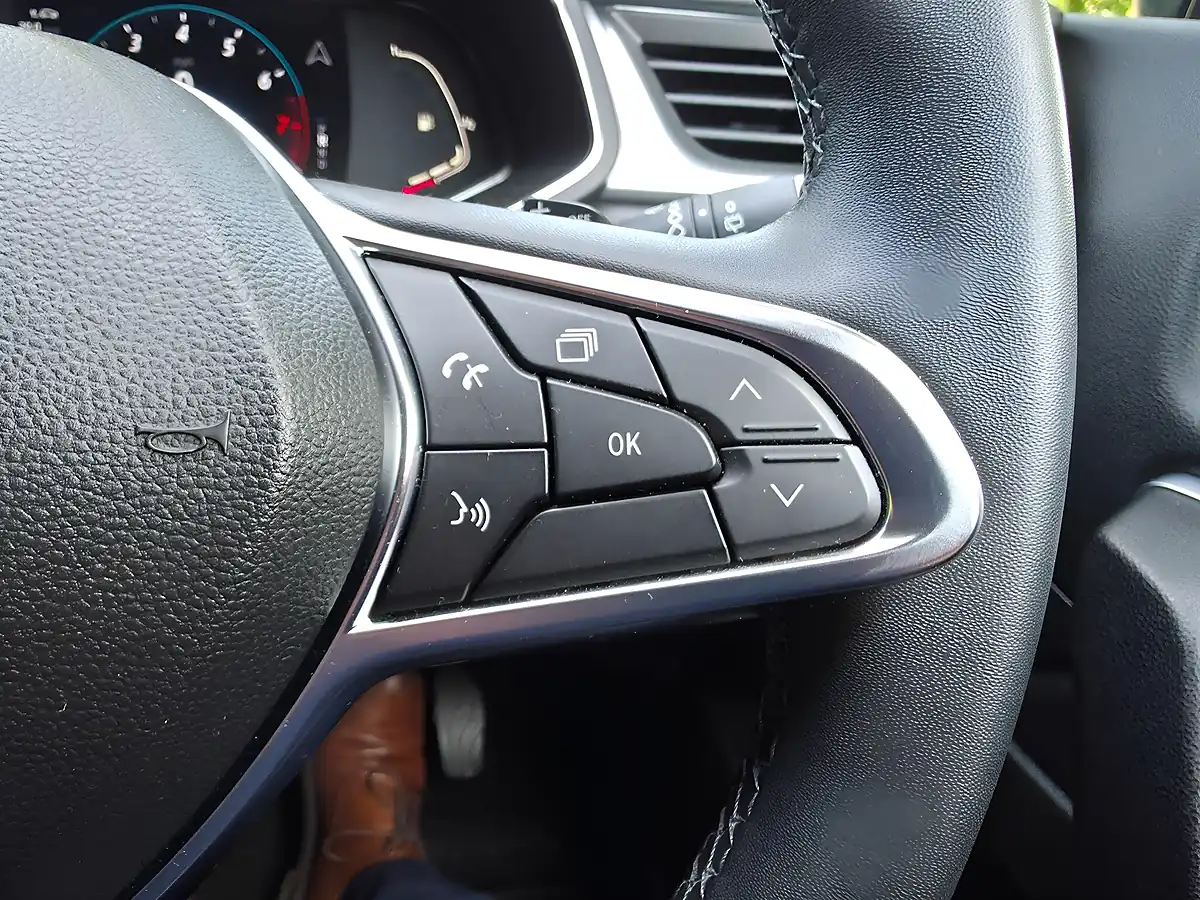 Used 2021 Renault Captur S Edition White - Interior and Exterior details 16