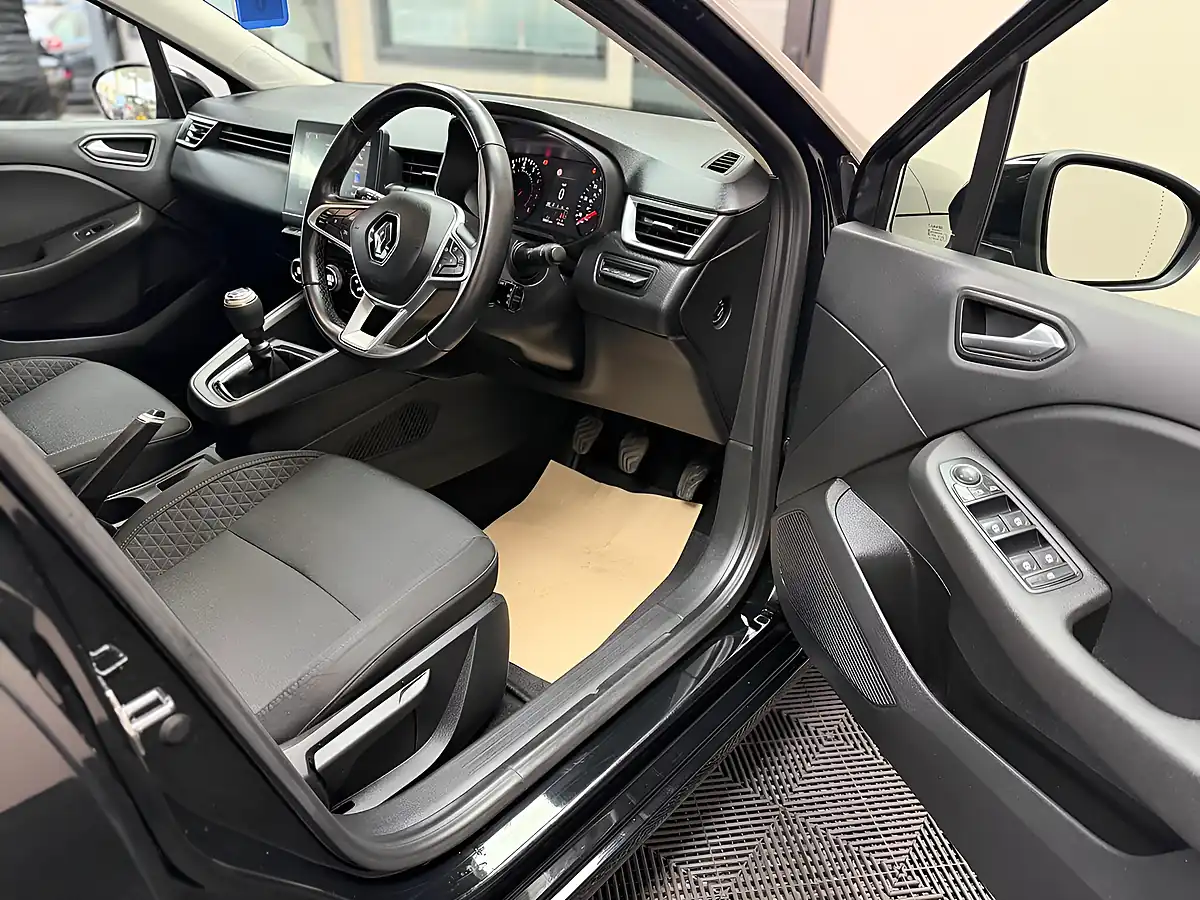 Used 2021 Renault Clio Iconic Black - Interior and Exterior details 13