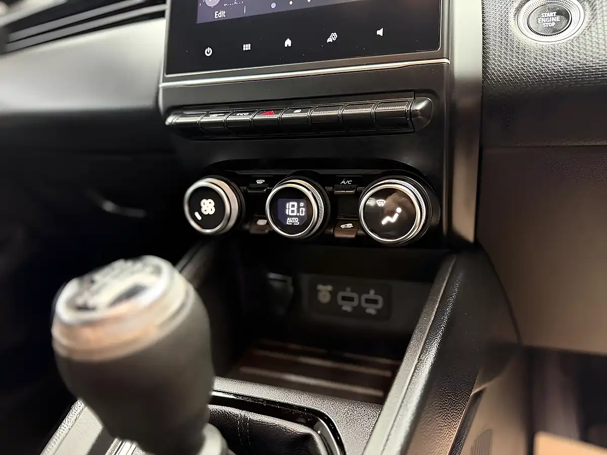 Used 2021 Renault Clio Iconic Black - Interior and Exterior details 20