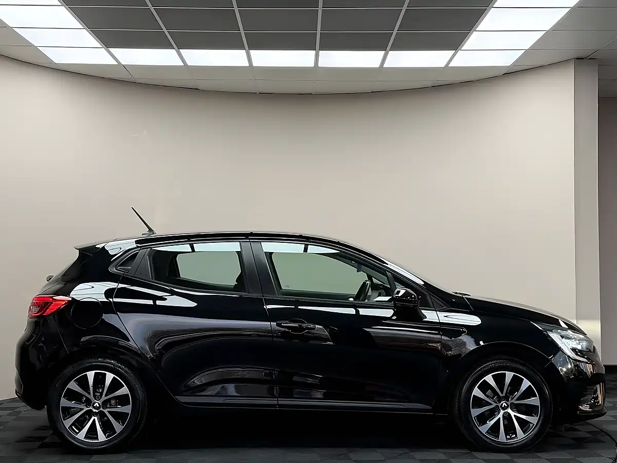 Used 2021 Renault Clio Iconic Black - Interior and Exterior details 3