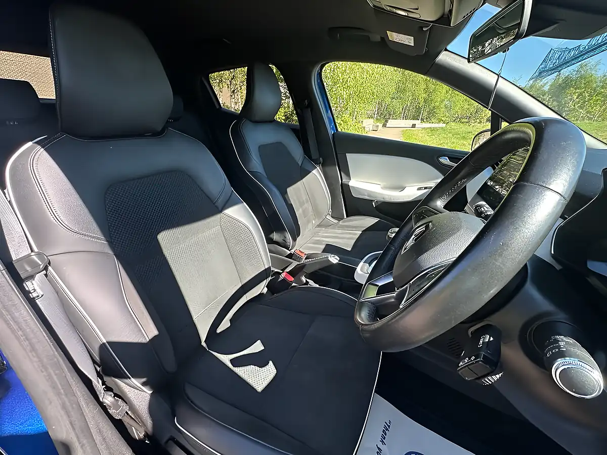 Used 2021 Renault Clio S Edition Blue - Interior and Exterior details 17