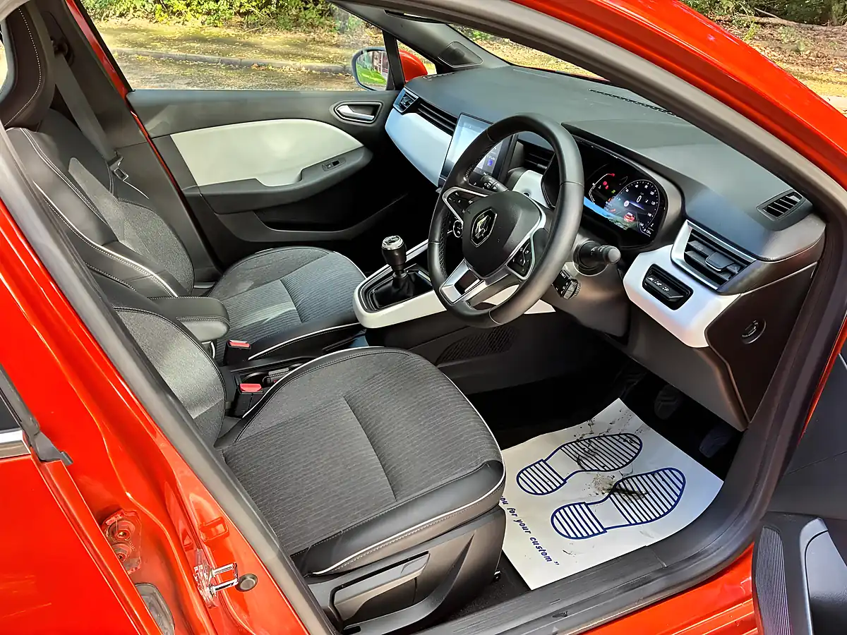 Used 2021 Renault Clio S Edition Orange - Interior and Exterior details 13