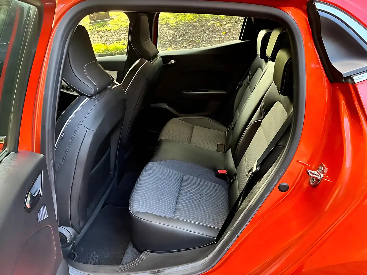 Used 2021 Renault Clio S Edition Orange - Interior and Exterior details 14