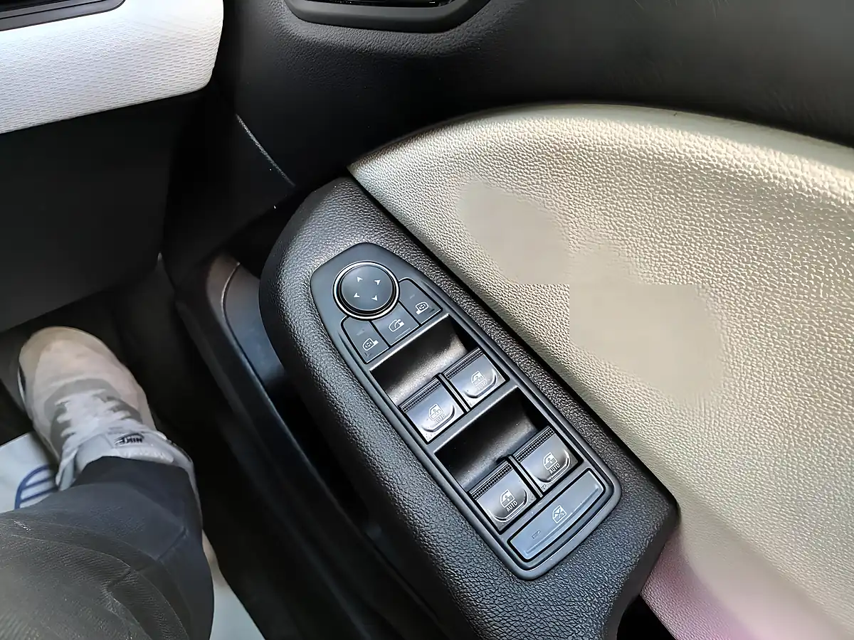 Used 2021 Renault Clio S Edition Orange - Interior and Exterior details 19