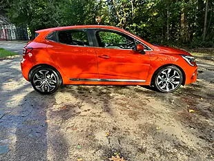 Used 2021 Renault Clio S Edition Orange - Interior and Exterior details 3