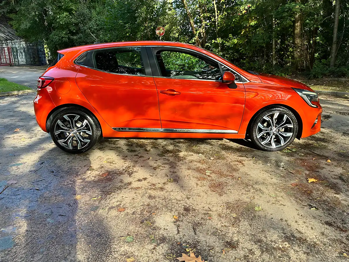Used 2021 Renault Clio S Edition Orange - Interior and Exterior details 3