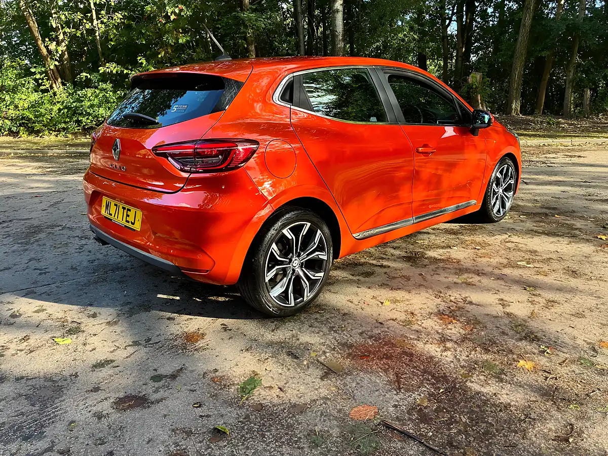 Used 2021 Renault Clio S Edition Orange - Interior and Exterior details 4