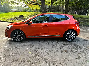 Used 2021 Renault Clio S Edition Orange - Interior and Exterior details 9
