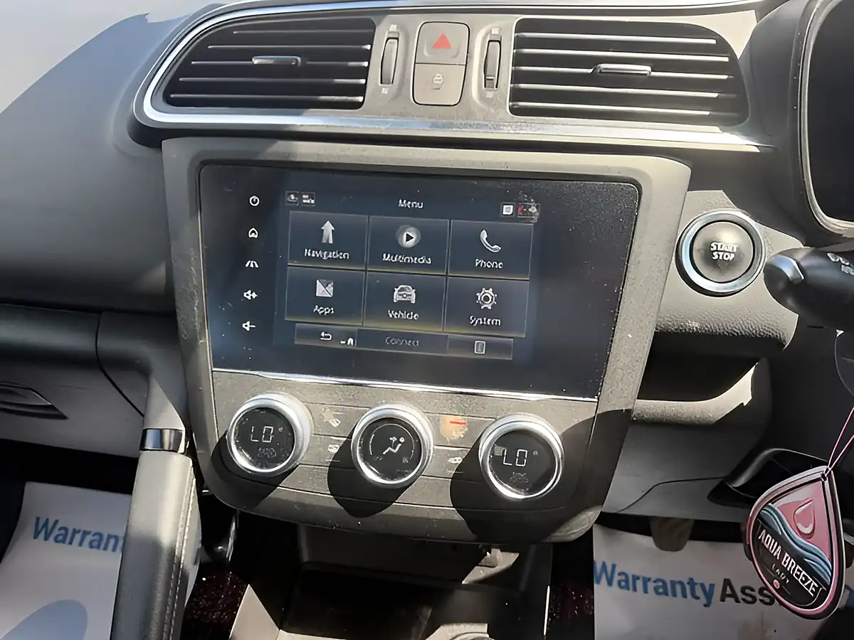 Used 2021 Renault Kadjar Iconic Black - Interior and Exterior details 10