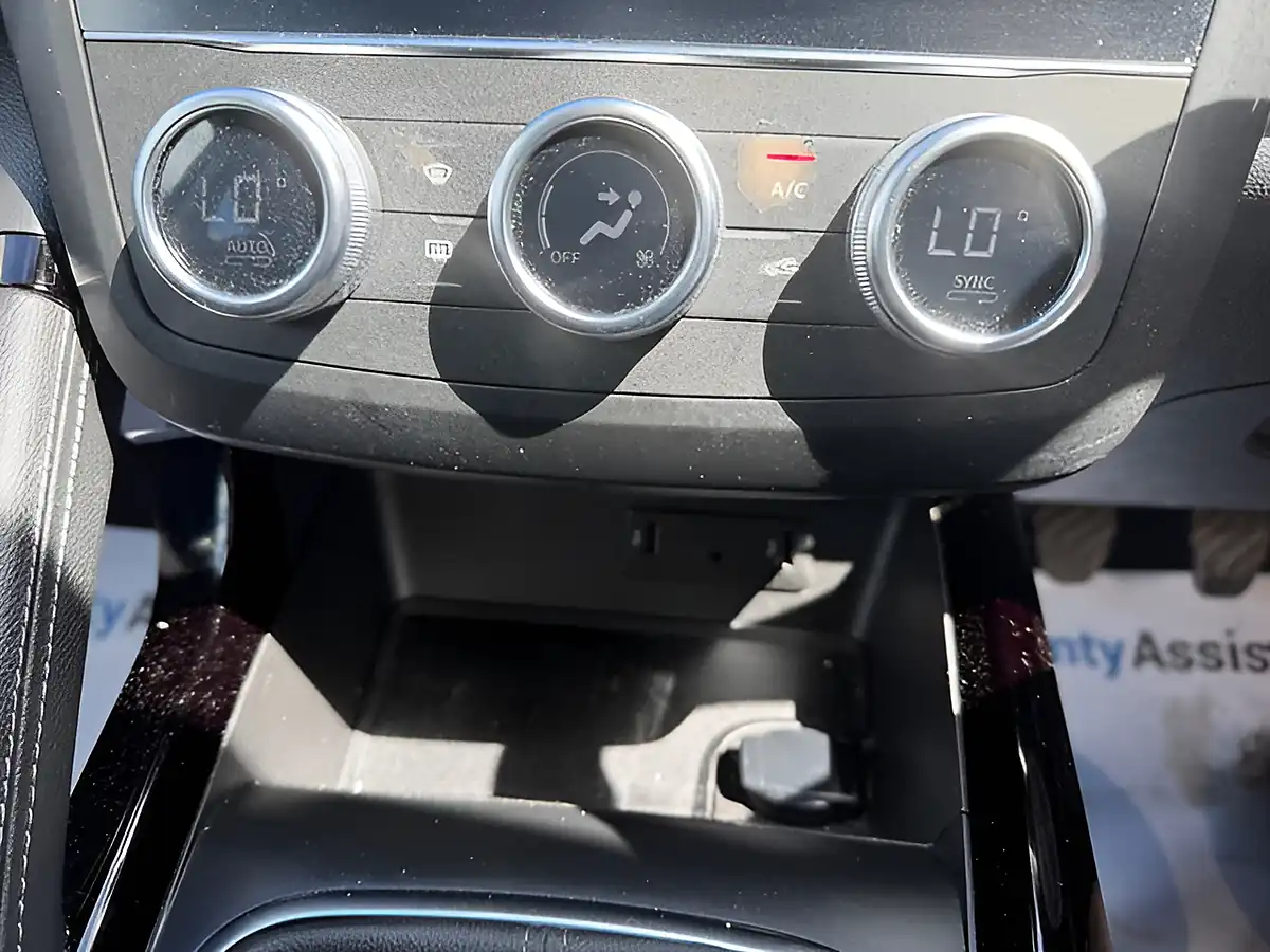 Used 2021 Renault Kadjar Iconic Black - Interior and Exterior details 12