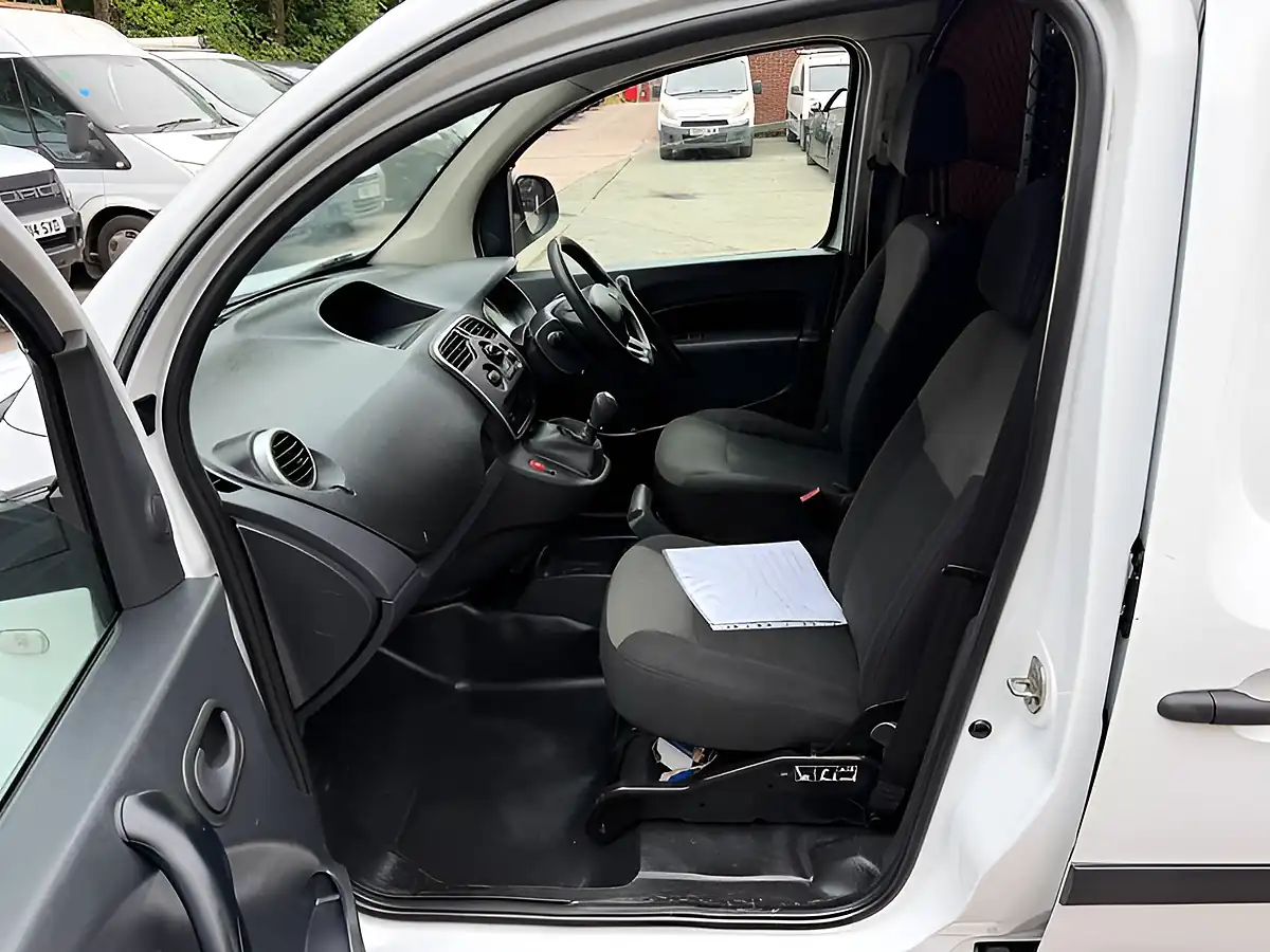 Used 2021 Renault Kangoo Business White - Interior and Exterior details 18