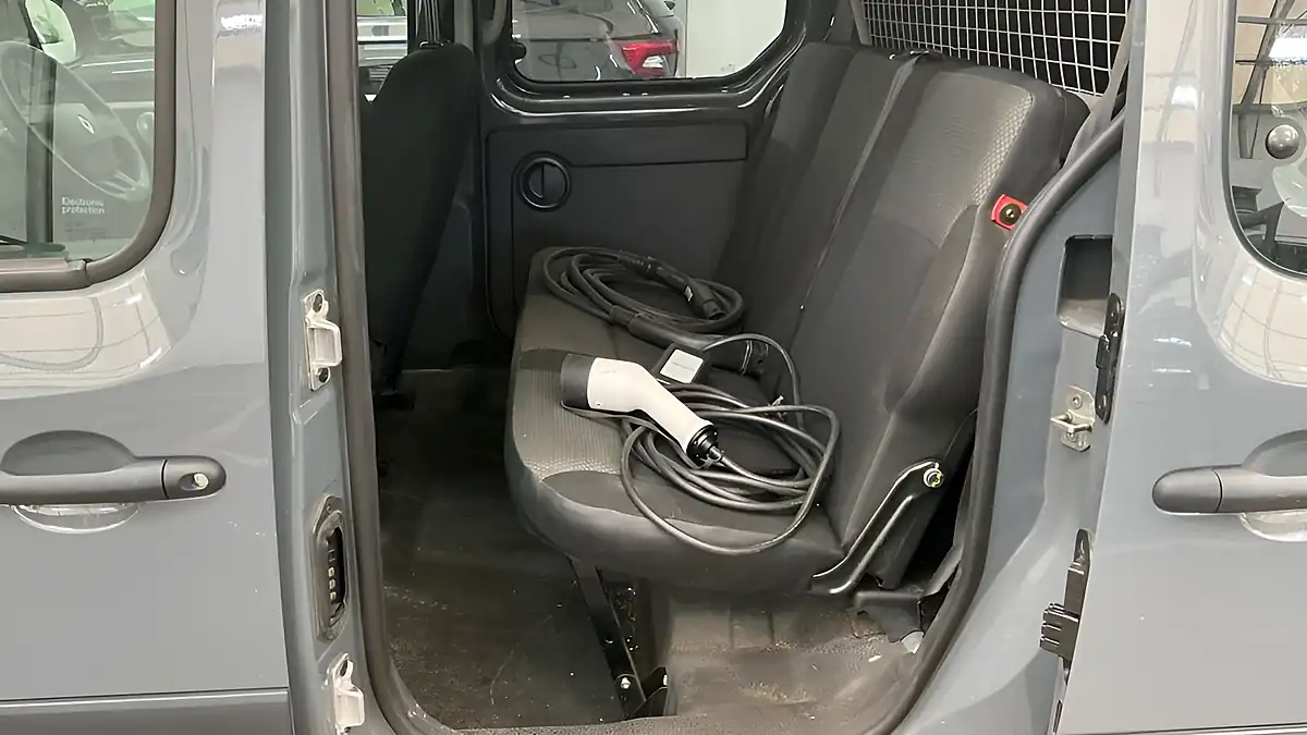 Used 2021 Renault Kangoo Maxi Business Grey - Interior and Exterior details 10