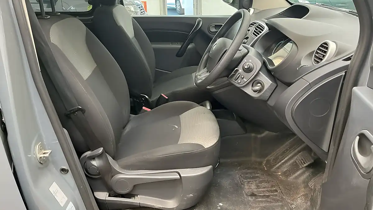 Used 2021 Renault Kangoo Maxi Business Grey - Interior and Exterior details 11