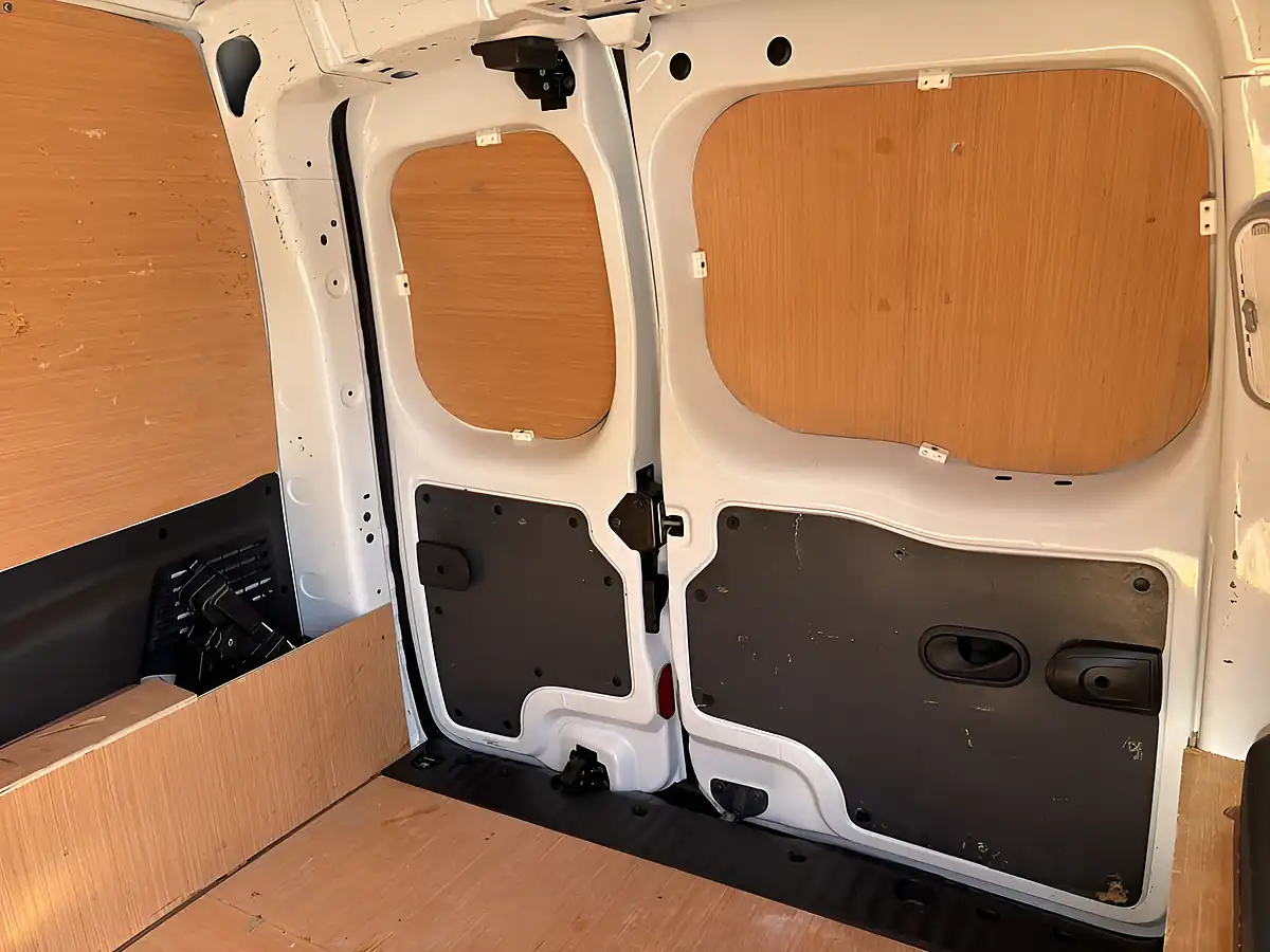 Used 2021 Renault Kangoo ML19 Business+ White - Interior and Exterior details 16