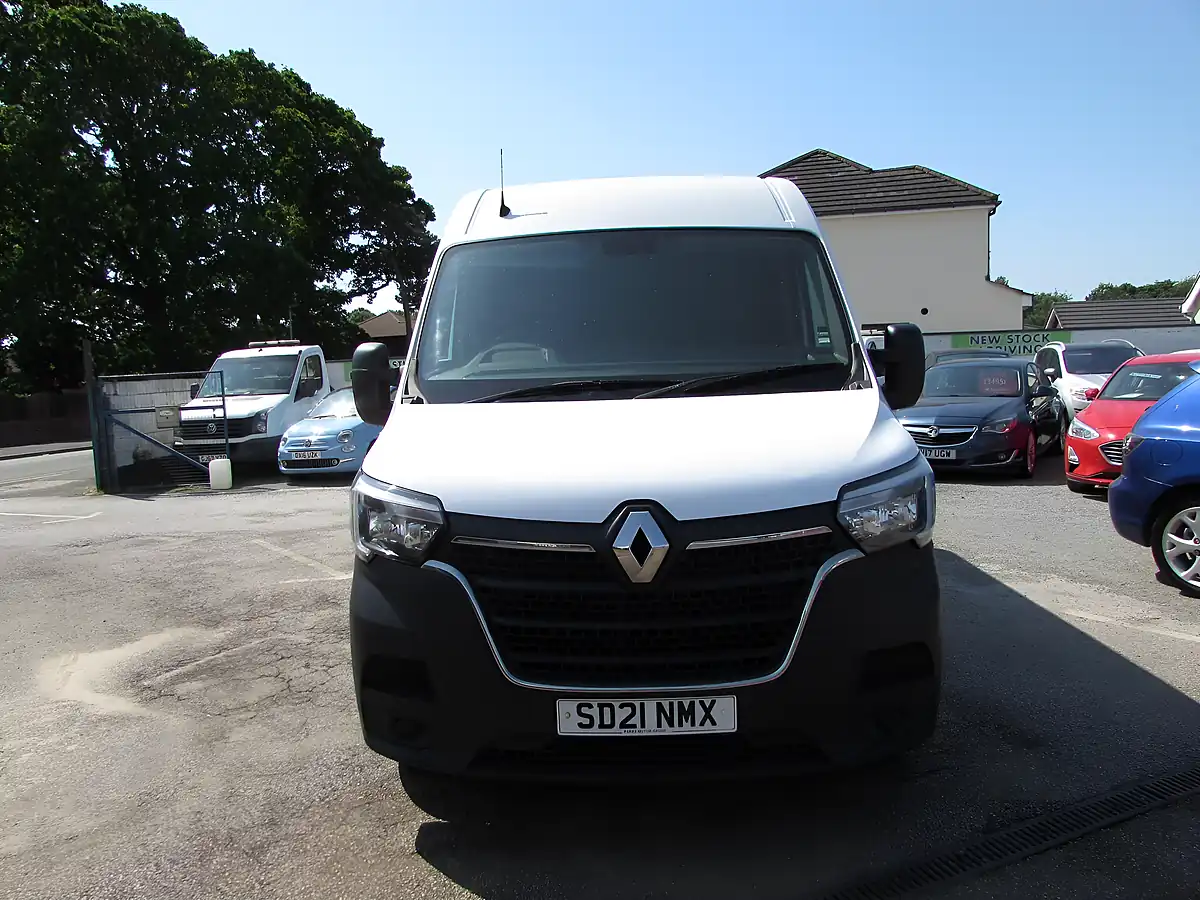 Used 2021 Renault Master 35 Business FWD Mwb Medium Roof White - Interior and Exterior details 2