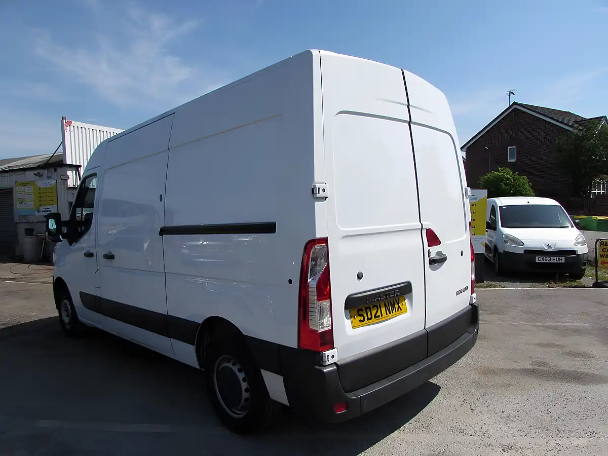 Used 2021 Renault Master 35 Business FWD Mwb Medium Roof White - Interior and Exterior details 5