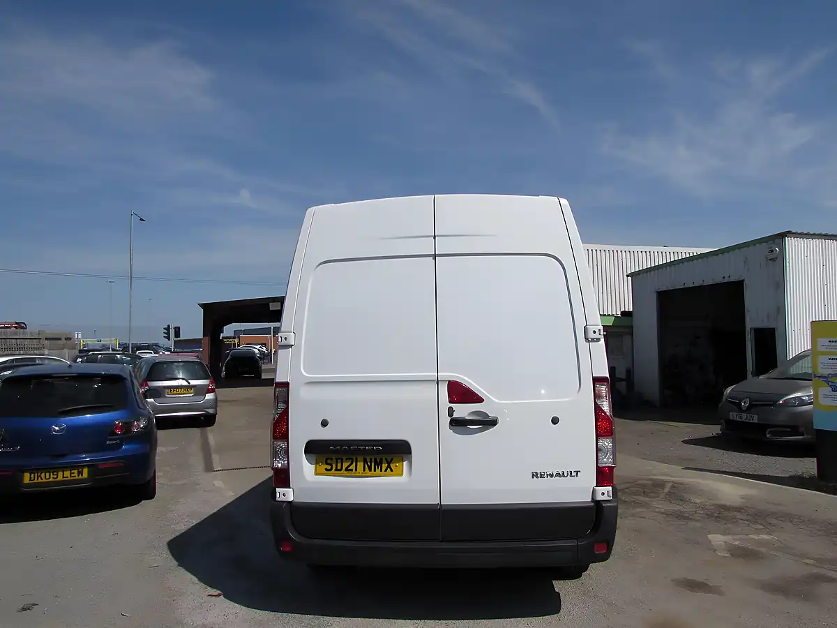 Used 2021 Renault Master 35 Business FWD Mwb Medium Roof White - Interior and Exterior details 6