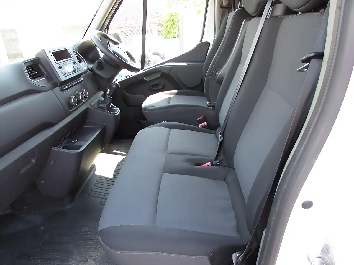 Used 2021 Renault Master 35 Business FWD Mwb Medium Roof White - Interior and Exterior details 9