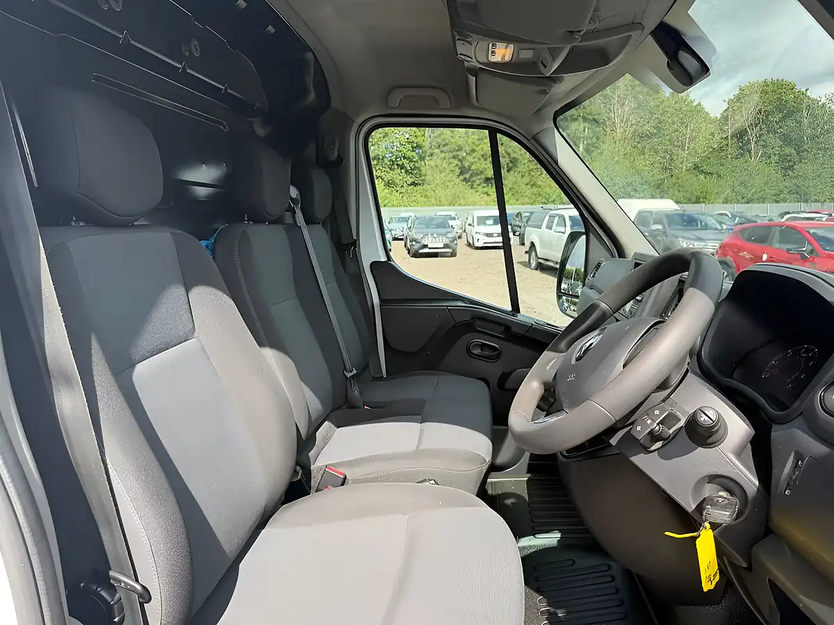 Used 2021 Renault Master 35 Business Panel Van White - Interior and Exterior details 9