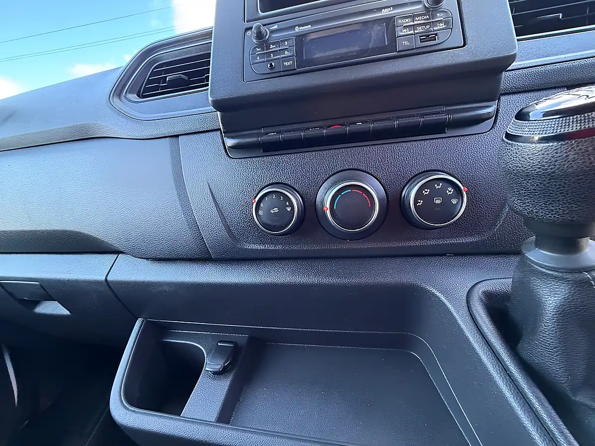 Used 2021 Renault Master 35 Business White - Interior and Exterior details 15