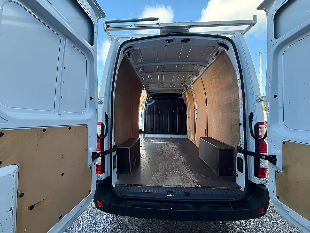 Used 2021 Renault Master 35 Business White - Interior and Exterior details 19