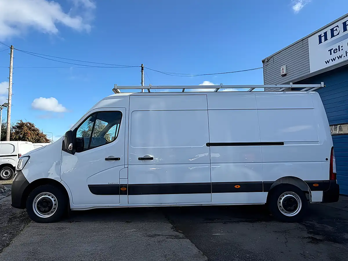 Used 2021 Renault Master 35 Business White - Interior and Exterior details 6