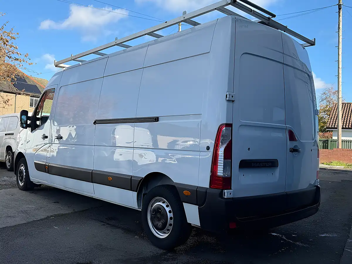 Used 2021 Renault Master 35 Business White - Interior and Exterior details 8