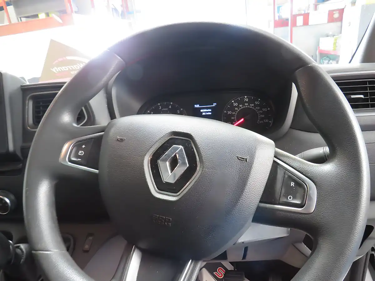 Used 2021 Renault Master 35 Luton Curtainsider White - Interior and Exterior details 10