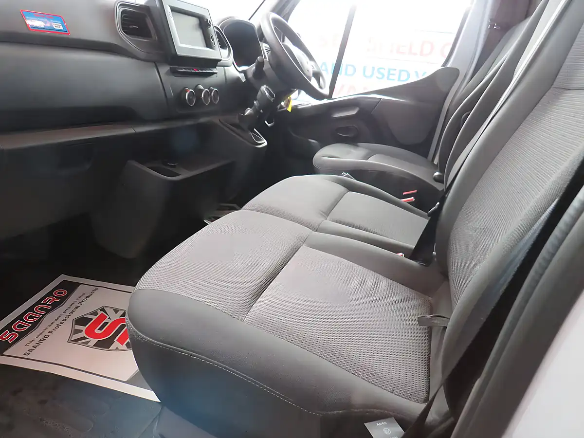 Used 2021 Renault Master 35 Luton Curtainsider White - Interior and Exterior details 13