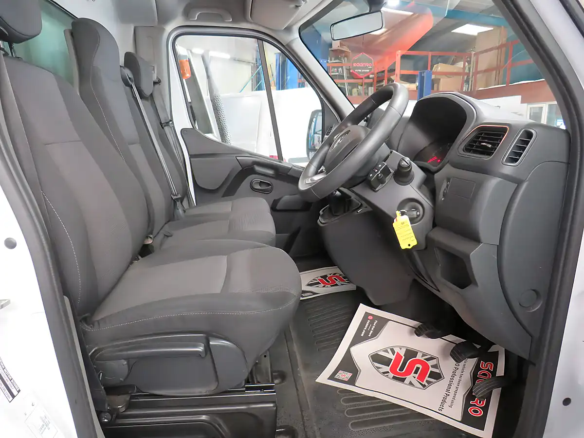 Used 2021 Renault Master 35 Luton Curtainsider White - Interior and Exterior details 8