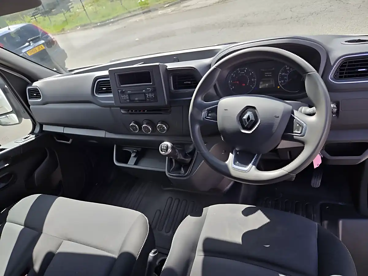Used 2021 Renault Master 35 Lwb Low Loader Luton White - Interior and Exterior details 11