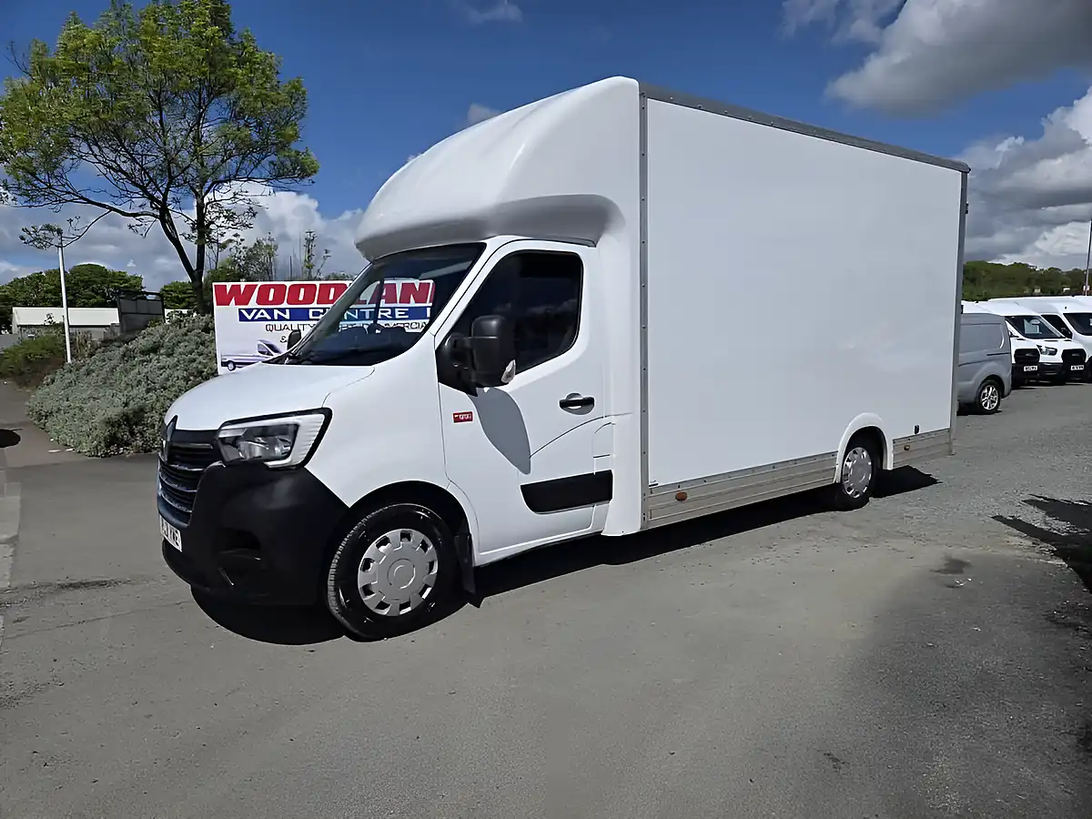 Used 2021 Renault Master 35 Lwb Low Loader Luton White - Interior and Exterior details 4