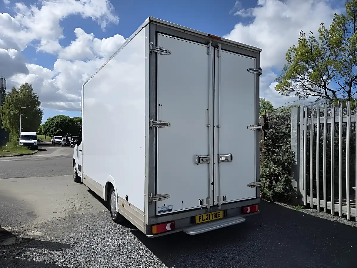 Used 2021 Renault Master 35 Lwb Low Loader Luton White - Interior and Exterior details 5