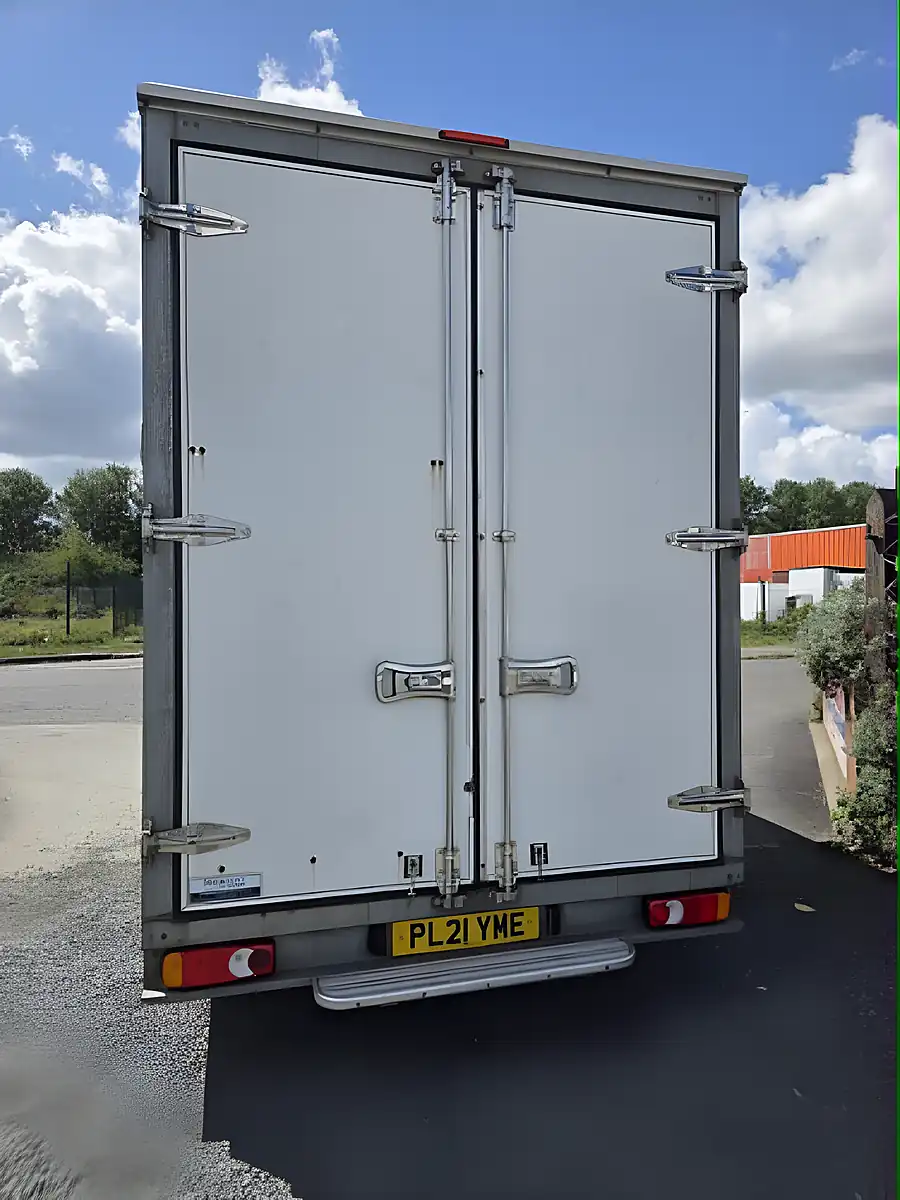 Used 2021 Renault Master 35 Lwb Low Loader Luton White - Interior and Exterior details 6