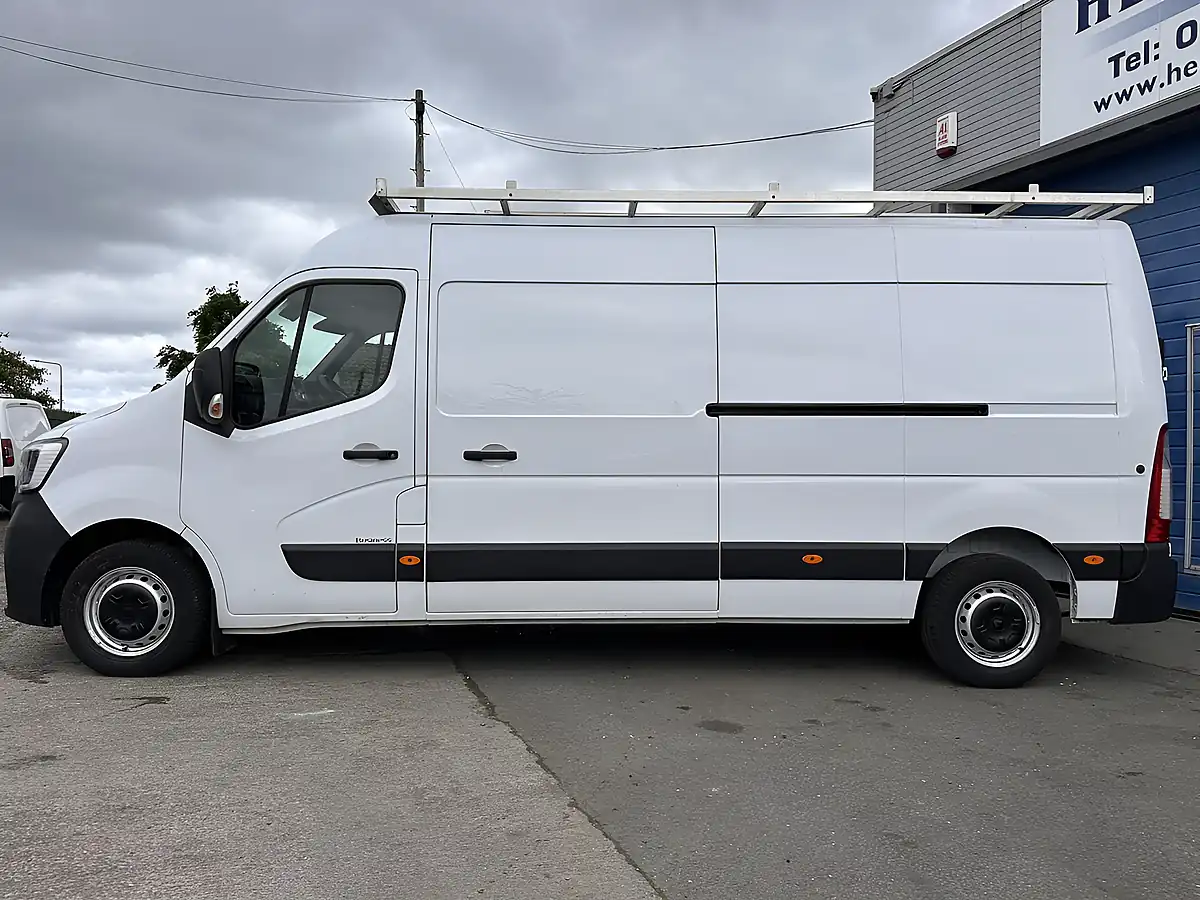 Used 2021 Renault Master Business Mineral White - Interior and Exterior details 6