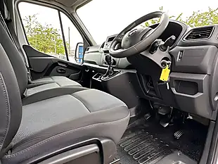 Used 2021 Renault Master Business Mineral White - Interior and Exterior details 9