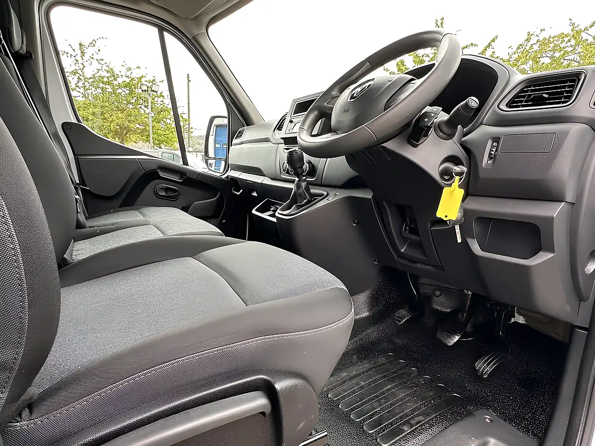 Used 2021 Renault Master Business Mineral White - Interior and Exterior details 9