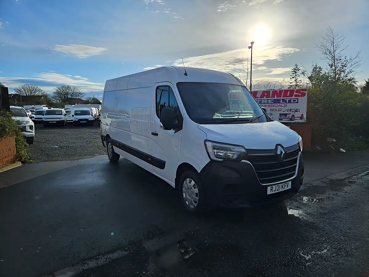 Used 2021 Renault Master Business Mineral White - Front View