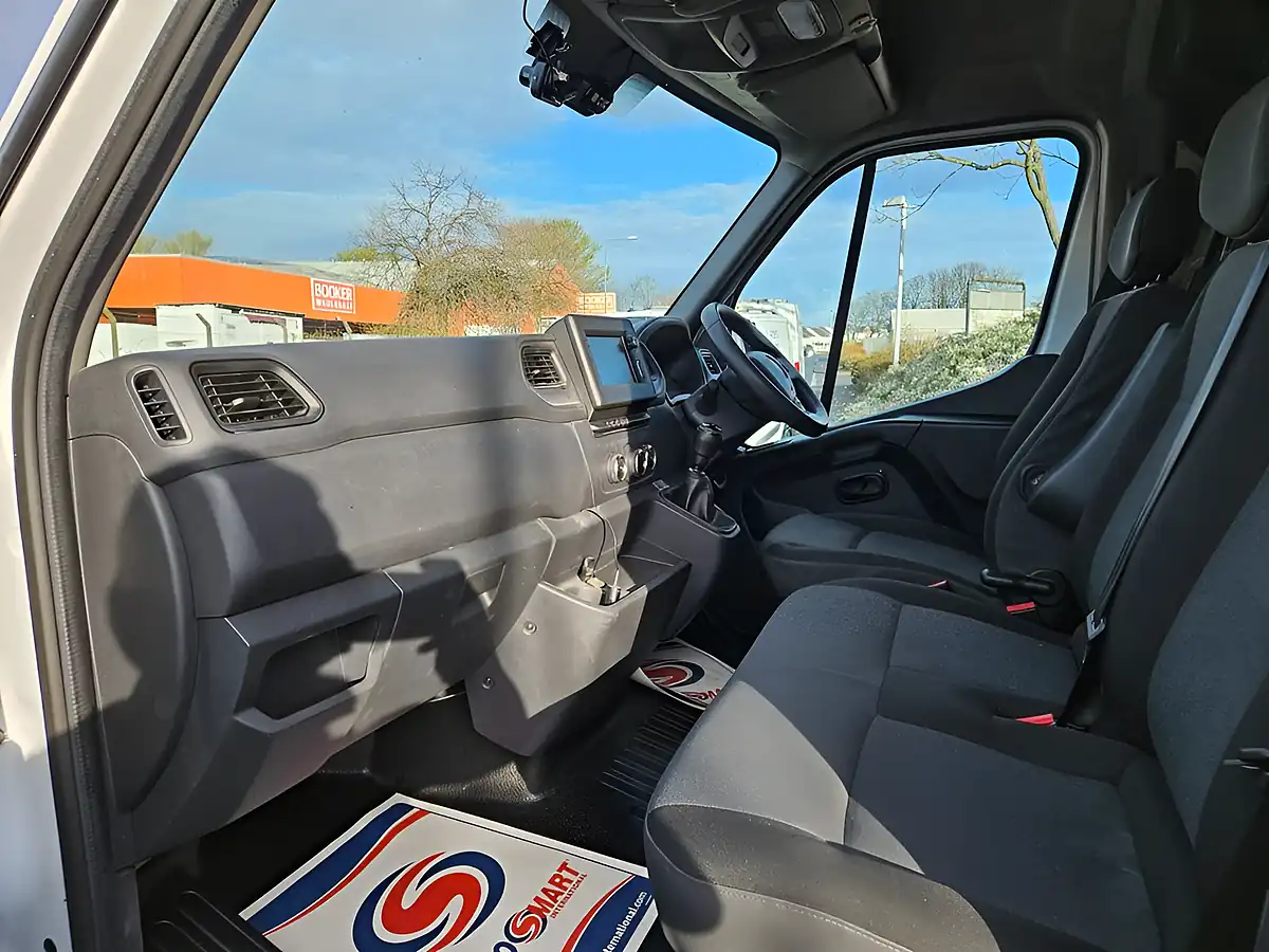 Used 2021 Renault Master Business Mineral White - Interior and Exterior details 11