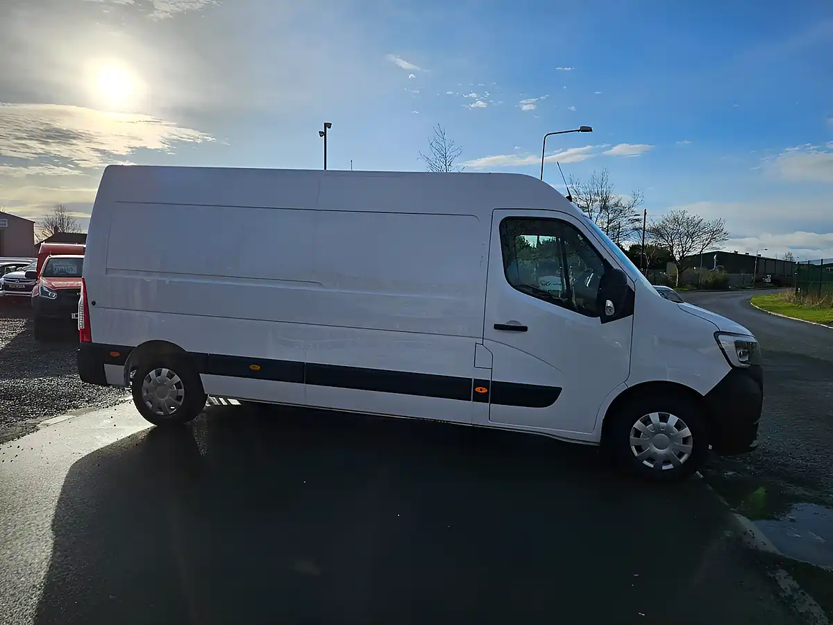 Used 2021 Renault Master Business Mineral White - Interior and Exterior details 2