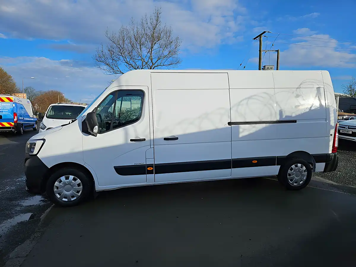 Used 2021 Renault Master Business Mineral White - Interior and Exterior details 5