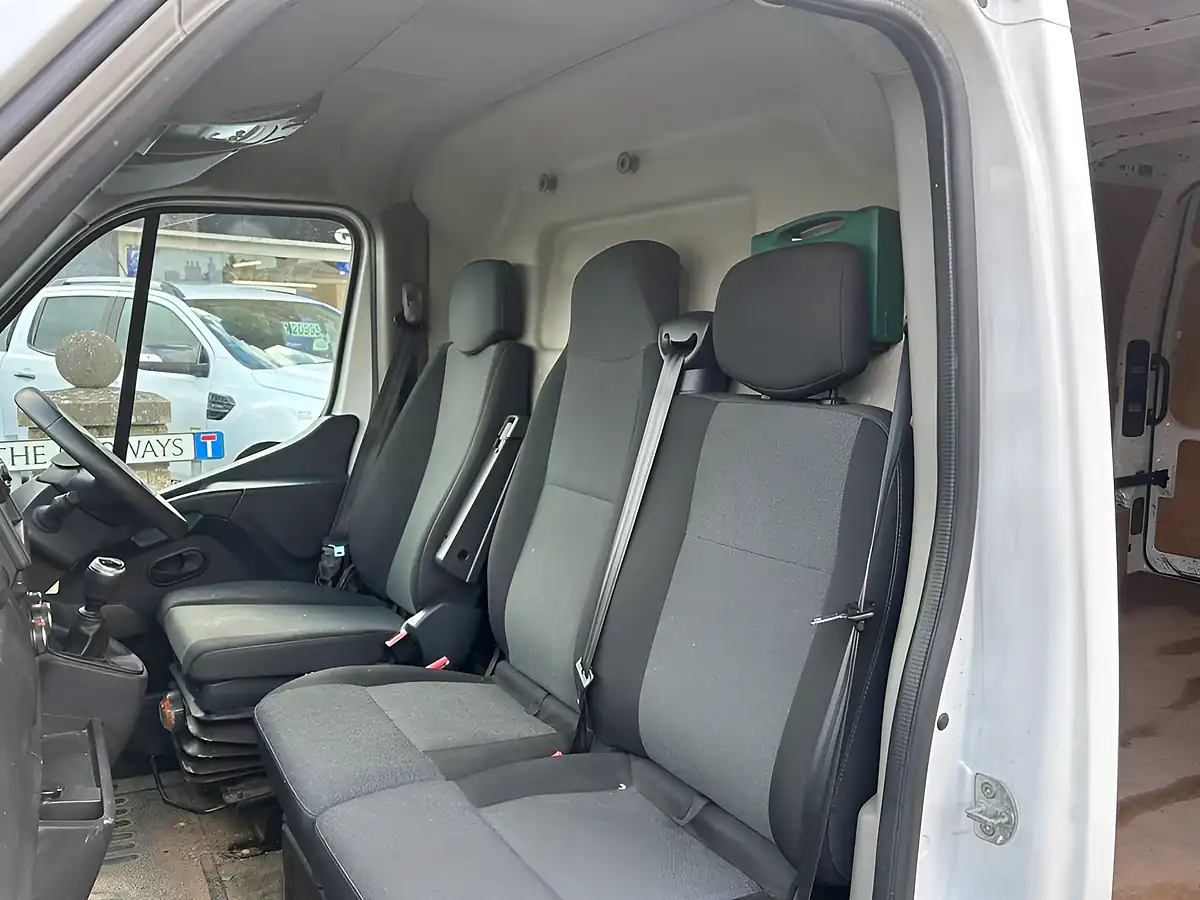 Used 2021 Renault Master Business+ White - Interior and Exterior details 7