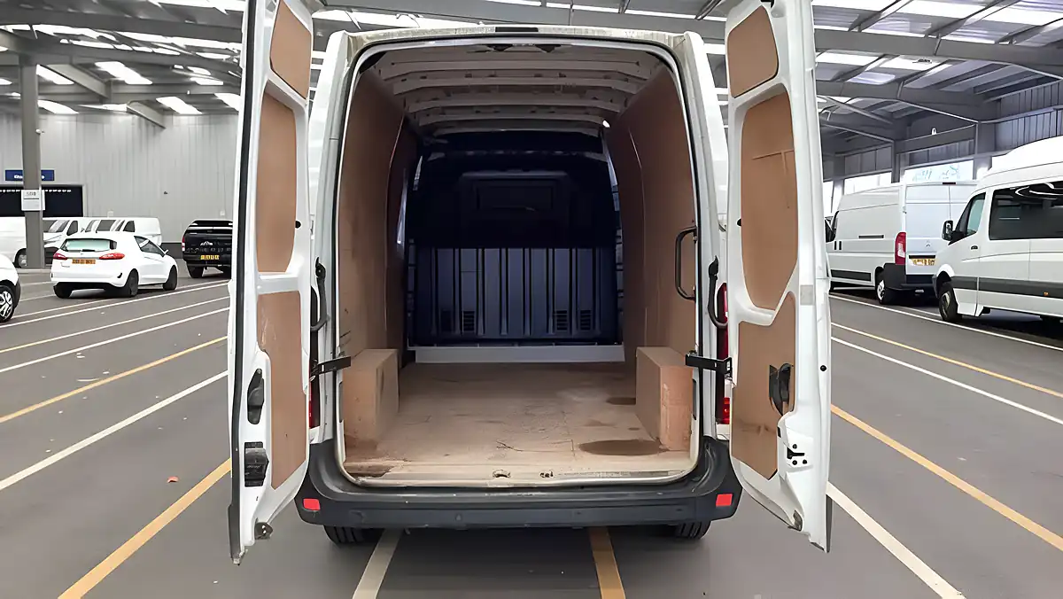 Used 2021 Renault Master Business+ White - Interior and Exterior details 7