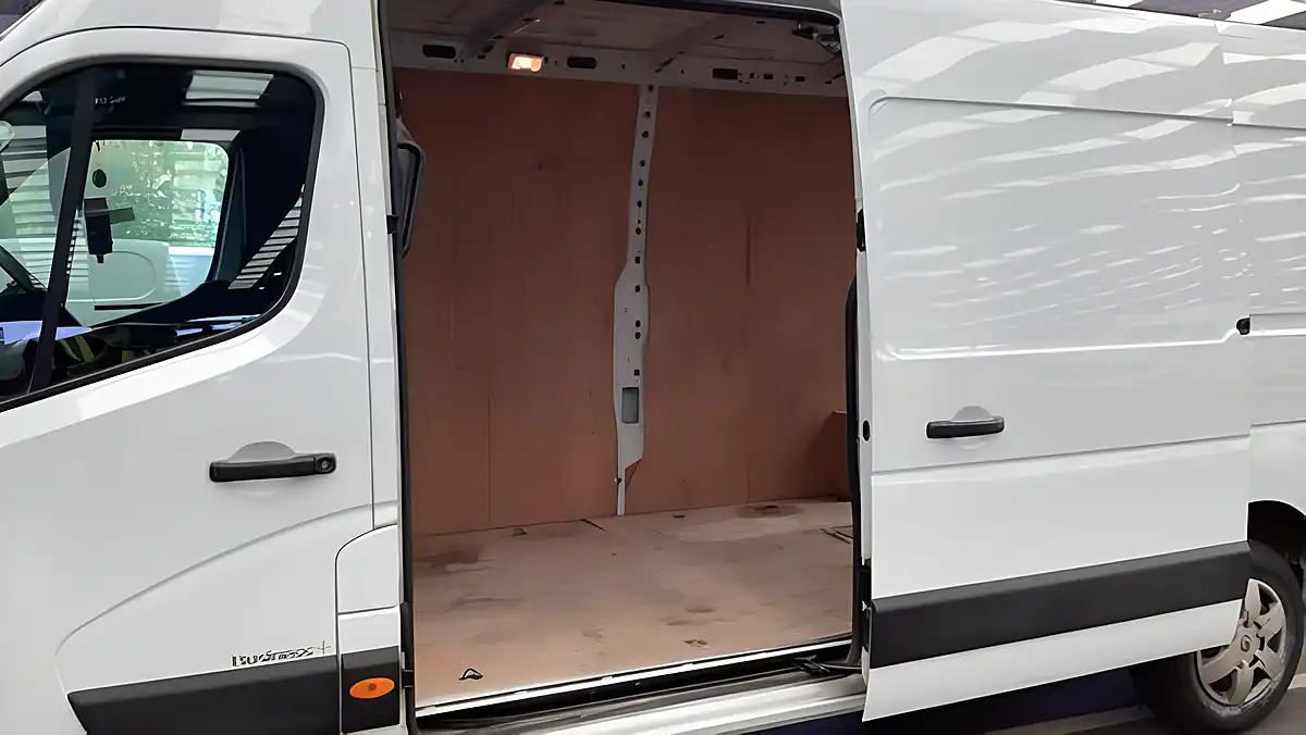 Used 2021 Renault Master Business+ White - Interior and Exterior details 8