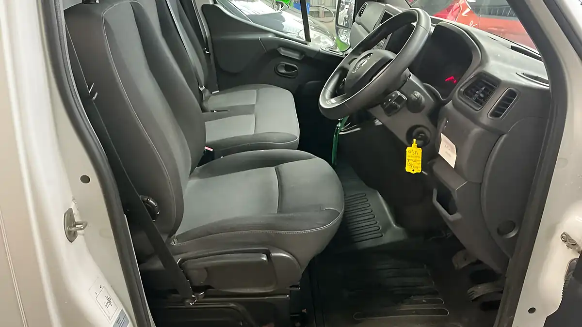 Used 2021 Renault Master Business White - Interior and Exterior details 12