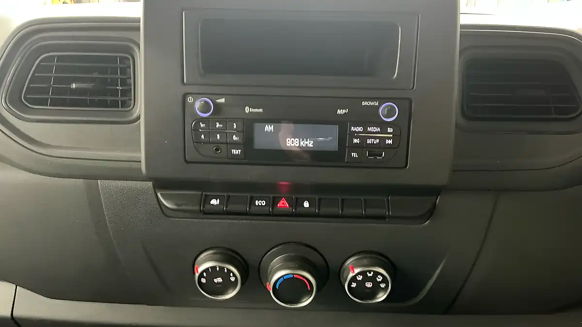 Used 2021 Renault Master Business White - Interior and Exterior details 13