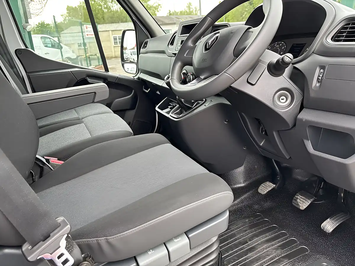 Used 2021 Renault Master Business+ White - Interior and Exterior details 11