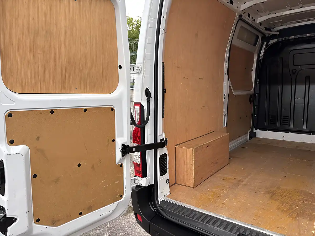 Used 2021 Renault Master Business+ White - Interior and Exterior details 13
