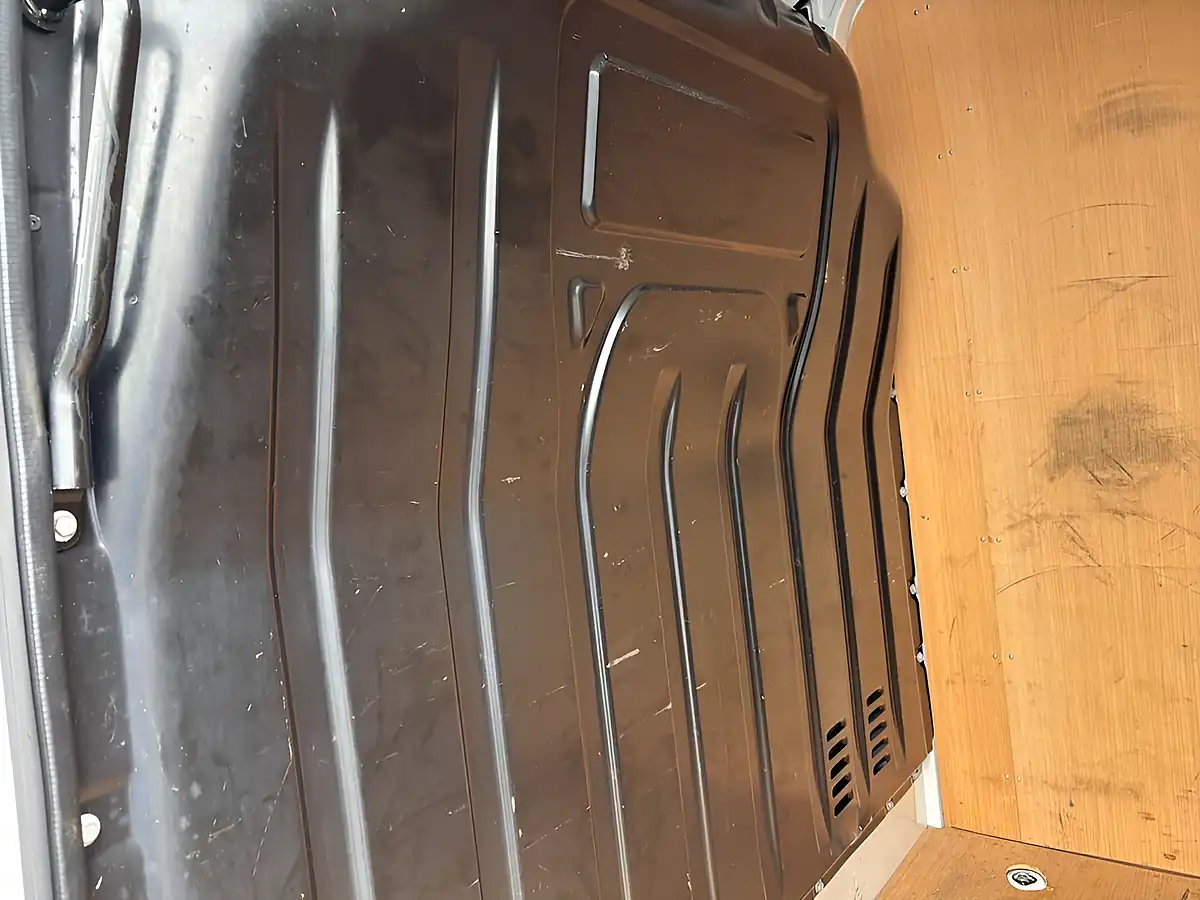 Used 2021 Renault Master Business+ White - Interior and Exterior details 15