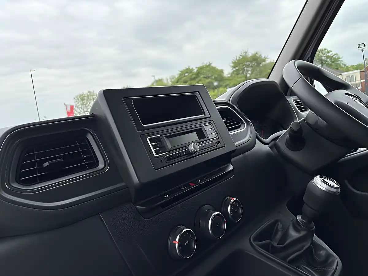 Used 2021 Renault Master Business+ White - Interior and Exterior details 17